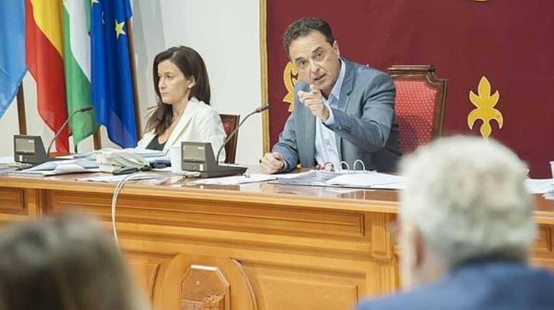 El Partido Popular interpone una querella contra el Alcalde José Ortiz, por prevaricación administrativa