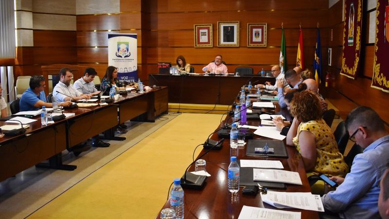 El Pleno vuelve a reclamar a la Junta de Andalucía que desdoble la carretera A-404