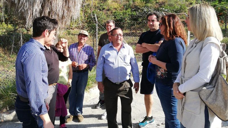 El PSOE denuncia que los vecinos de calle Tamarillo llevan ya tres años sin agua potable en sus viviendas sin apoyo del alcalde