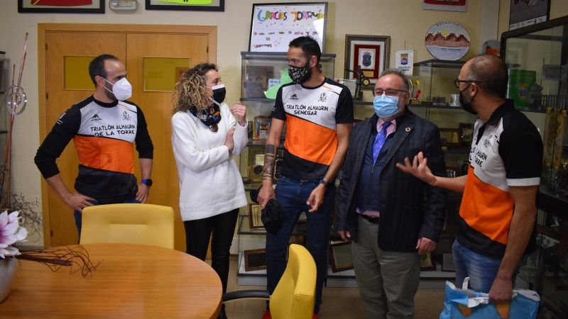 El alcalde recibe al C. D. de Triatlon de Alhaurín de la Torre tras su brillante temporada