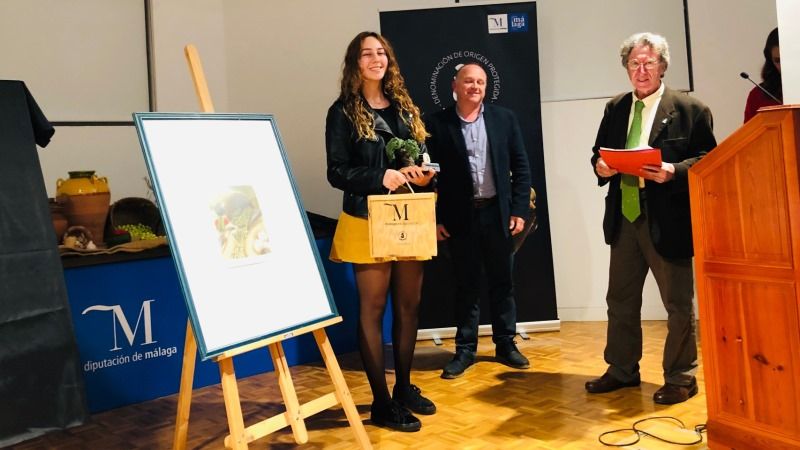 Lucía Álvarez se hace con el primer premio en el Certamen de Pintura rápida dedicado a la aceituna Aloreña