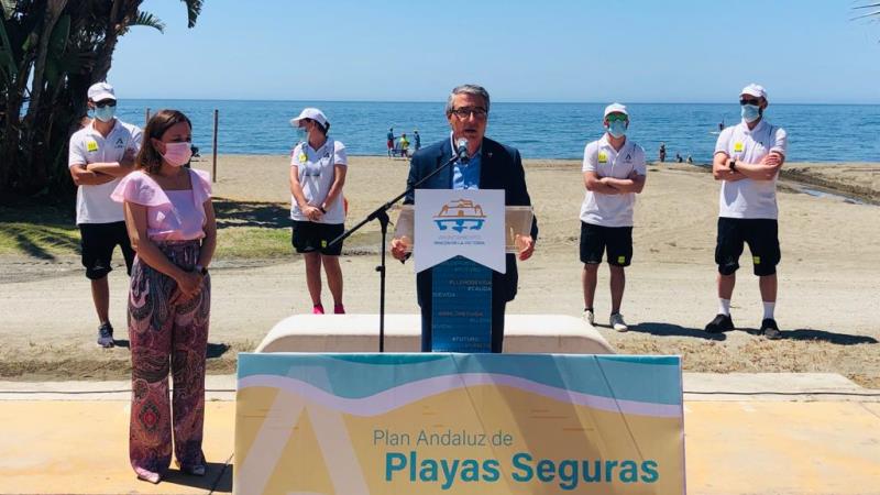 La Junta destina 58 auxiliares y más de 70.000 euros para el plan de Playas Seguras en Rincón de la Victoria
