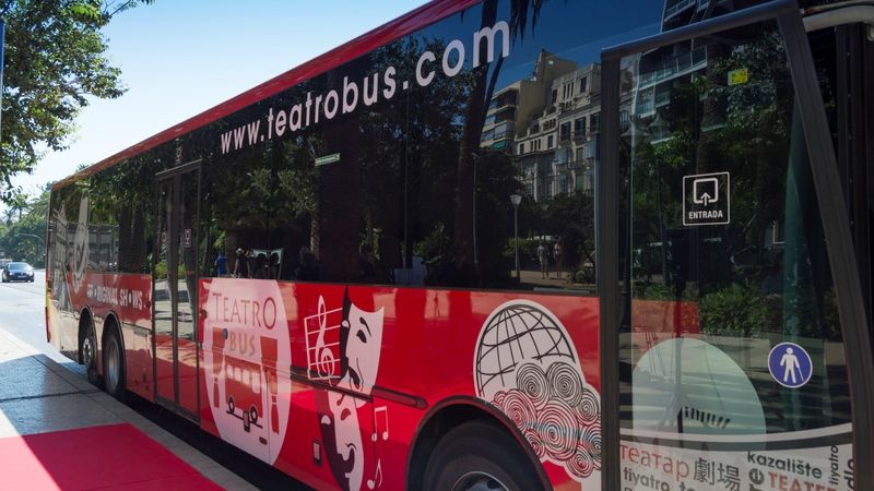 El "Teatro Bus", lleva la cultura a todos los rincones de la provincia malagueña