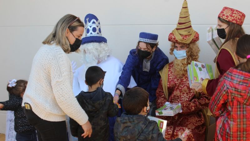 Viñagrande, El Peñón, Puerta Alhaurín y Zapata también reciben a la caravana de los Reyes Magos para ilusión de sus niños