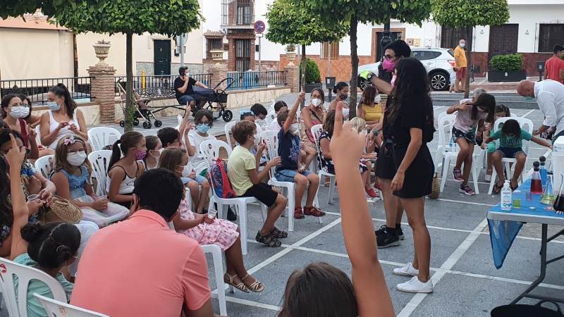 Nuevo éxito en la segunda sesión del taller Ciencia al Fresquito, que organiza el MAE
