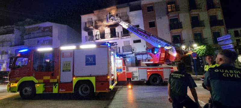 Un incendio en una vivienda de avenida de España se salda con un herido
