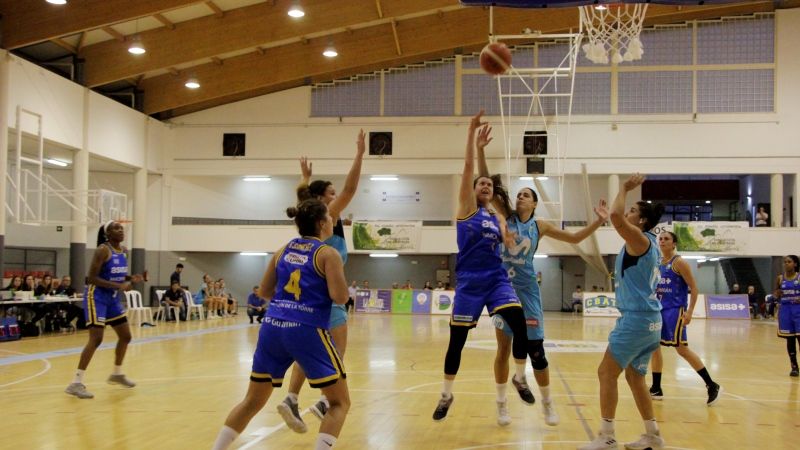 El Asisa Alhaurín de la Torre acaba sucumbiendo en la segunda parte ante Movistar Estudiantes (48-70)