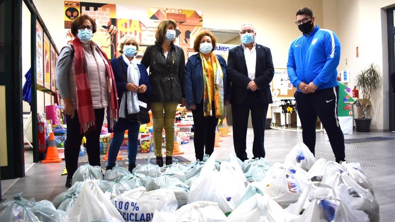 AMAT aporta 30 lotes de alimentos y productos de higiene a la campaña Solidalh