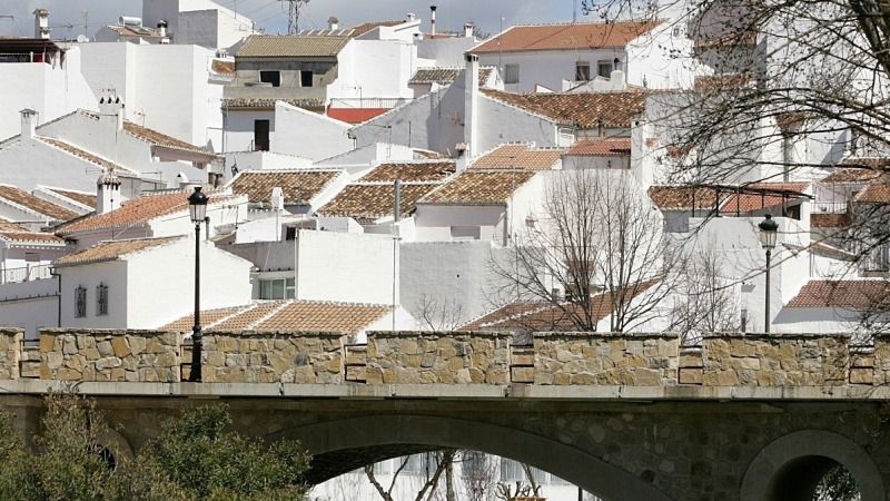 Diputación adjudica por 1,6 millones de euros la mejora del alumbrado de 7.000 farolas en 53 municipios