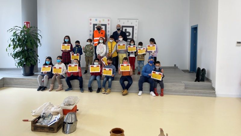 Nuevo éxito del taller infantil de Arqueología, celebrado hoy en la Biblioteca Pública Municipal
