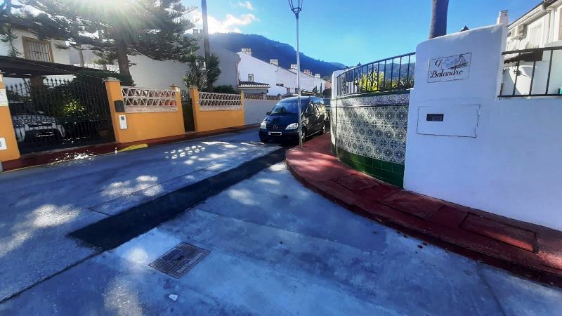 Concluyen las obras de renovación de la tubería de suministro de agua en la calle Balandro de Retamar