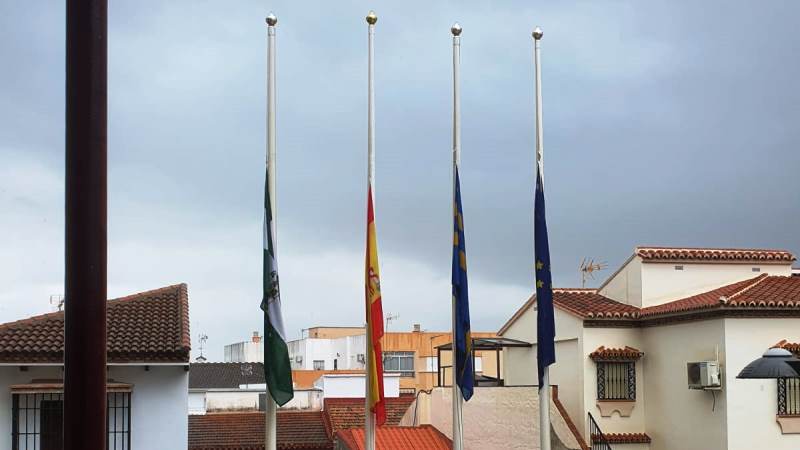 Las banderas de todos los edificios públicos de Alhaurín de la Torre ondearán a media asta