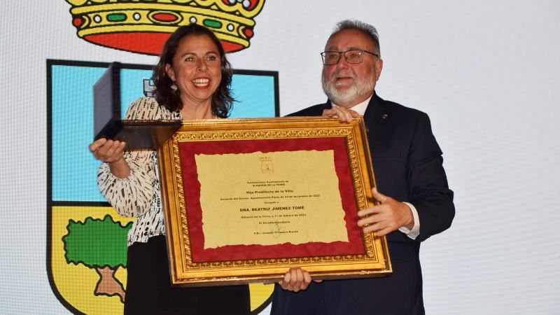 Beatriz Jiménez, Protección Civil y Baltasar  Bandera reciben sus títulos honoríficos