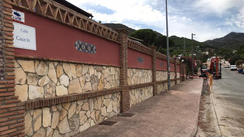 Continúa la renovación de la red de suministro de agua en Pinos de Alhaurín