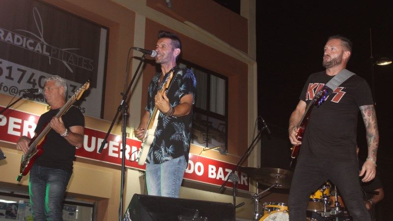 La banda Capitán Vinilo protagoniza un vibrante concierto dentro del programa 'De Plaza en Plaza'