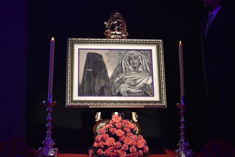 La Exaltación de la Mantilla y la presentación del cartel de Semana Santa llenan el Centro Cultural