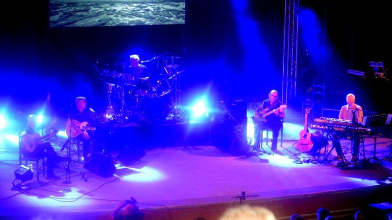 La banda Dunas llenó el auditorio de El Portón en su vibrante tributo a Triana