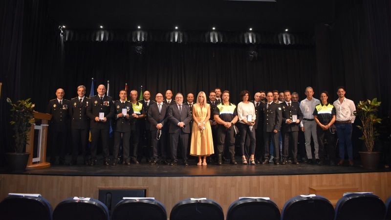 Entregadas las Cruces al Mérito Policial a los agentes con más años de servicio
