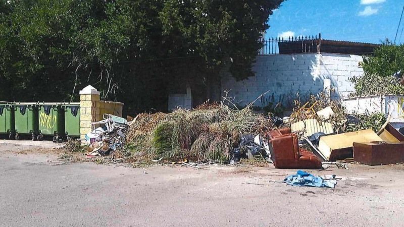 El Ayuntamiento recuerda la obligación de utilizar correctamente los contenedores para poda