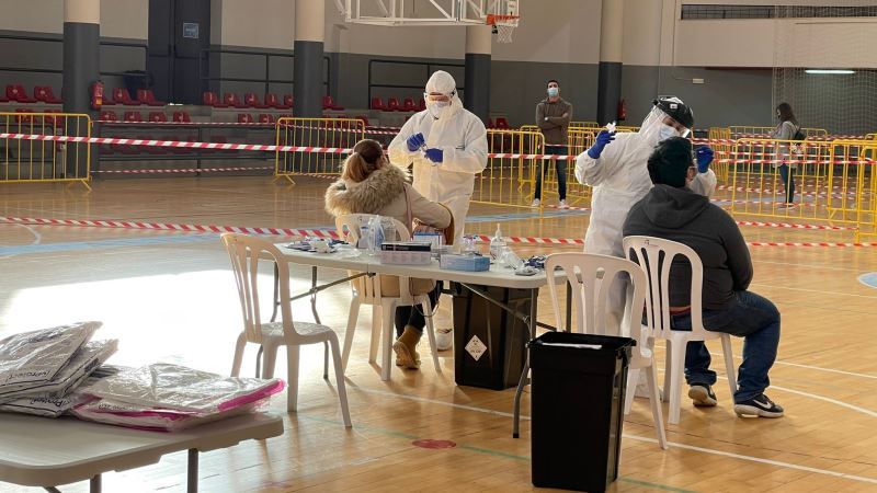 Alrededor de 1.000 vecinos están citados para el cribado masivo en el Pabellón Blas Infante