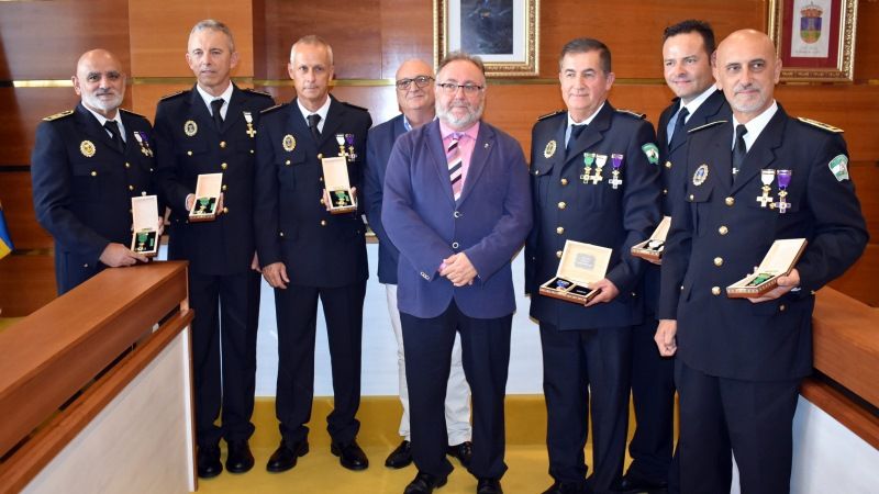 Entregadas las Cruces al Mérito Policial a los agentes con más años de servicio