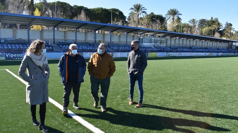 El Estadio de Los Manantiales ya luce la nueva cubierta sobre la grada de preferencia