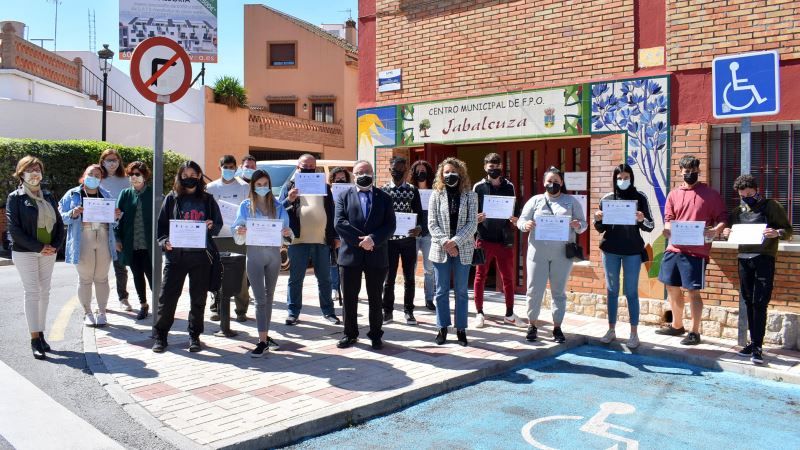 Una quincena de personas se forman para trabajar en viveros y jardines