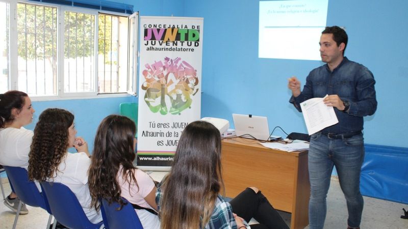 Un taller enseña a jóvenes de Alhaurín de la Torre el valor de la diversidad en nuestra sociedad