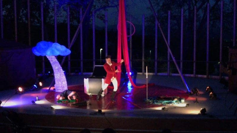 Dani Danielo cautiva al público con su espectáculo de magia en El Portón