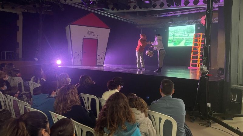 ‘De Flor en Flor’ cautiva a los más pequeños en la función inaugural del Ciclo de Teatro Infantil