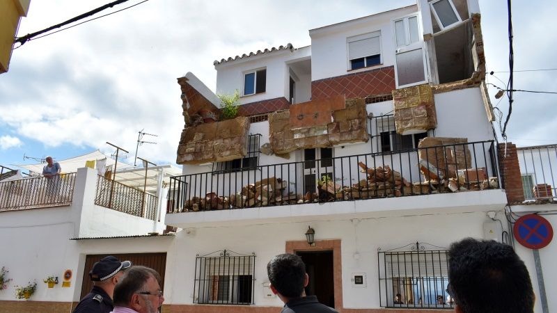 El Ayuntamiento atiende a la familia de una vivienda seriamente dañada tras un desprendimiento