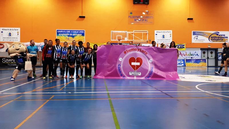 El balonmano malagueño dice No a la violencia machista durante el partido de la Challege Cup celebrado en Alhaurín de la Torre