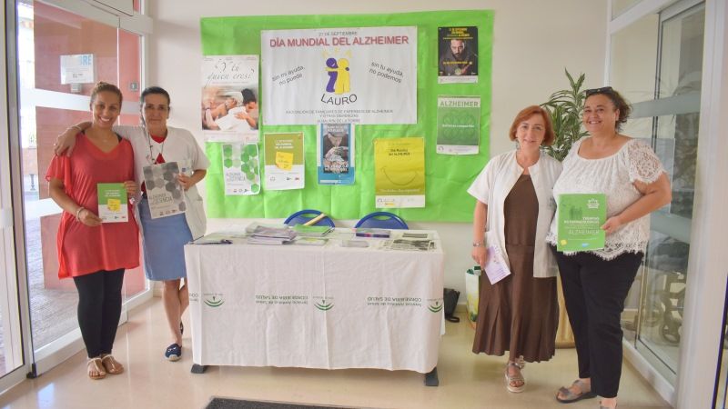AFA Lauro y Centro de Salud instalan su tradicional mesa informativa para sensibilizar sobre el Alzheimer y otras demencias