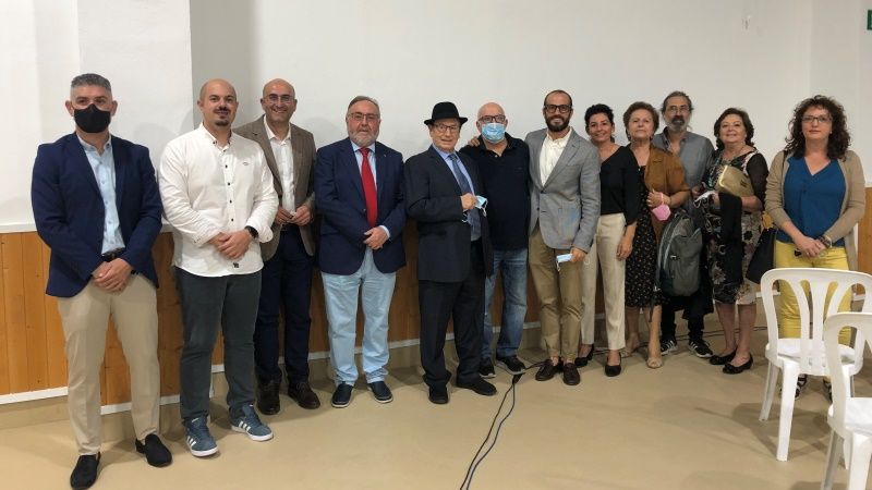 Casi 400 personas acuden al estreno del documental dedicado a Fosforito en la Casa de la Juventud