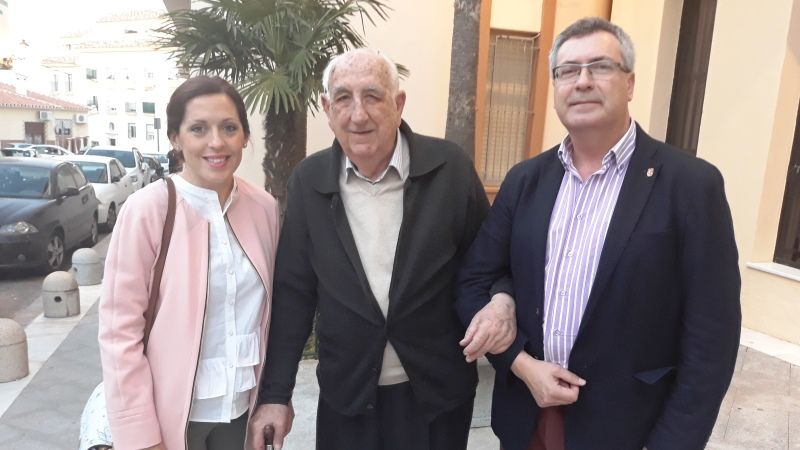 Francisco Baquero realiza nuevas donaciones de fondos sobre el recitador José González Marín