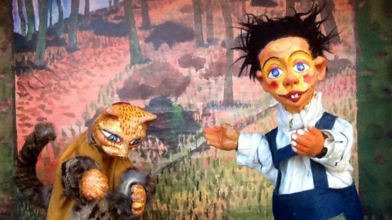 La historia del gato con botas llega a Alhaurín de la Torre en forma de teatro de títeres