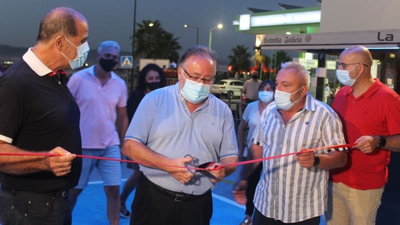 El alcalde inaugura la primera electrolinera de Alhaurín de la Torre