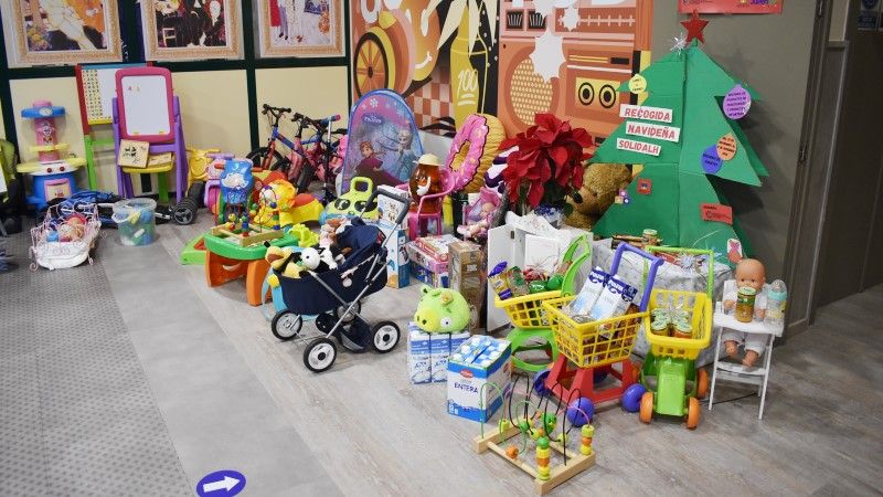 La campaña de recogida de juguetes y alimentos Solidalh se cierra en Alhaurín de la Torre con unas 3.000 entregas