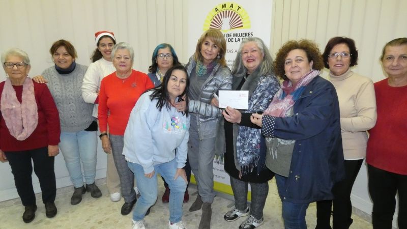 AMFAT colabora con la Asociación de Mujeres por Alhaurín de la Torre en su campaña navideña