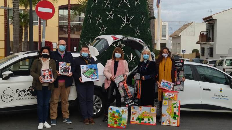 Entregado un lote de regalos para niños enfermos de cáncer por quinto año consecutivo