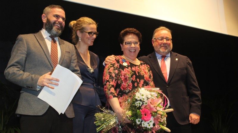 Loli Luque y Josefa Garrido reciben la medalla de oro de la villa de Alhaurín de la Torre