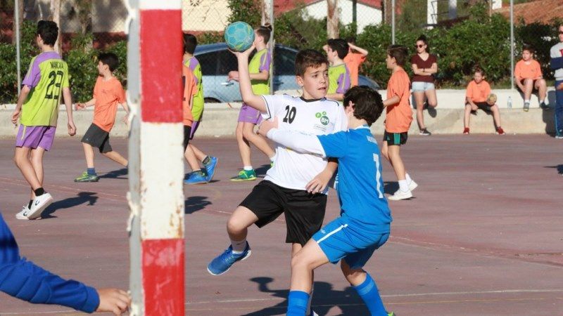 La Escuela de Balonmano de Alhaurín de la Torre participa en un torneo en Los Olivos