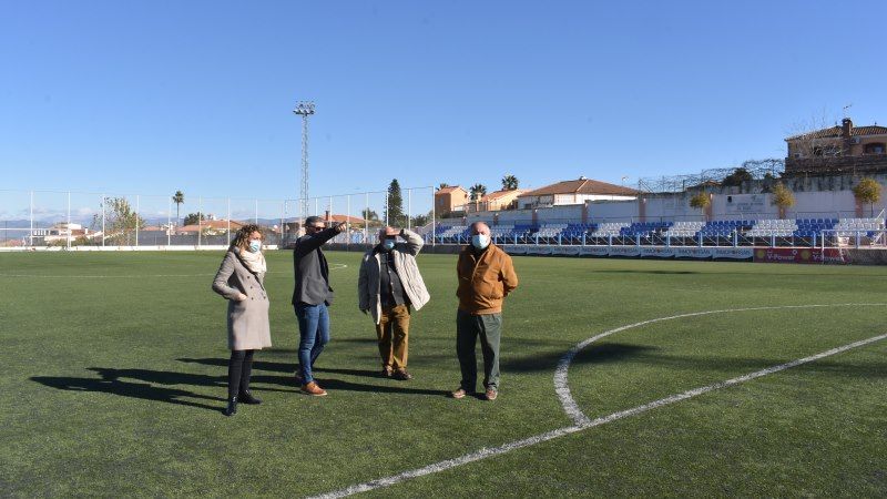 La remodelación del estadio de fútbol de El Pinar incluirá una nueva cubierta en la grada