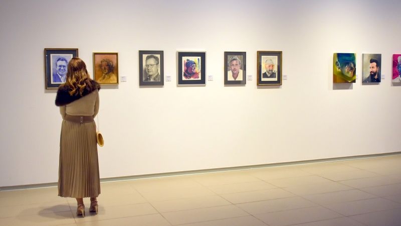 'Efigies', la nueva propuesta expositiva de El Portón, reúne retratos de 55 pintores andaluces