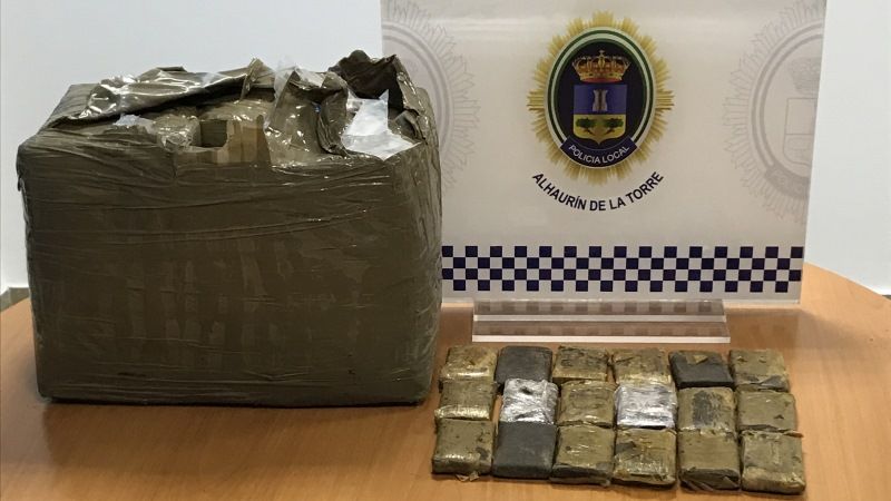 La Policía Local de Alhaurín de la Torre aprehende más de 30 kilos de hachís ocultos en la Sierra