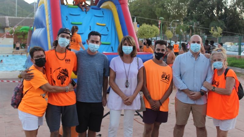 Jóvenes de Alhaurín de la Torre despiden el verano con una gran fiesta de la espuma