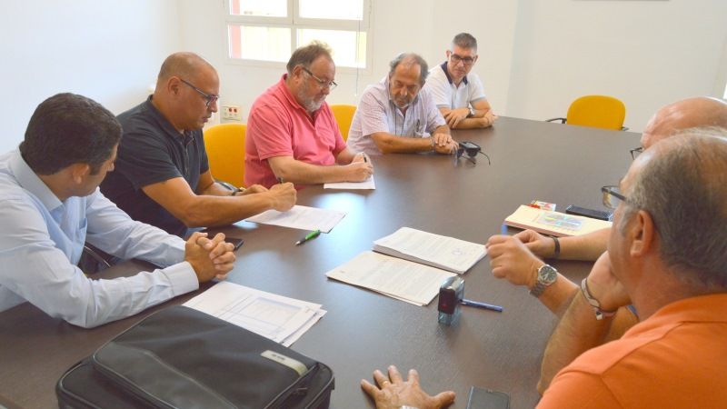 Firmado el contrato para la construcción del pabellón polideportivo en Pinos de Alhaurín
