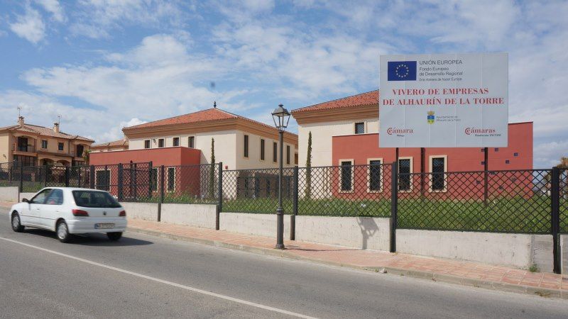 PSOE denuncia que el PP de Alhaurín de la Torre vuelve a aprovechar una semana festiva para dar luz verde a un proceso de selección laboral
