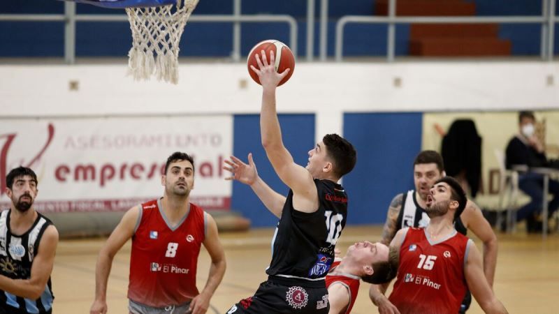 El CD Colegio El Pinar consolida su liderato en Liga EBA