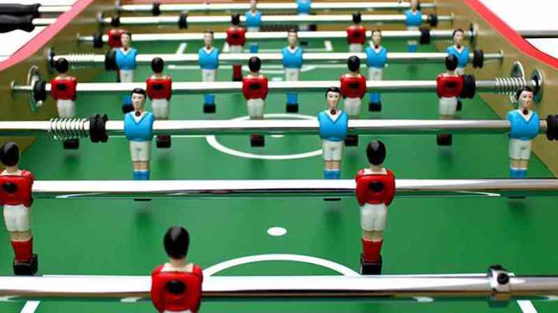 La Hermandad de los Moraos organiza el primer Torneo de Futbolín con ocasión de la final de la Champions